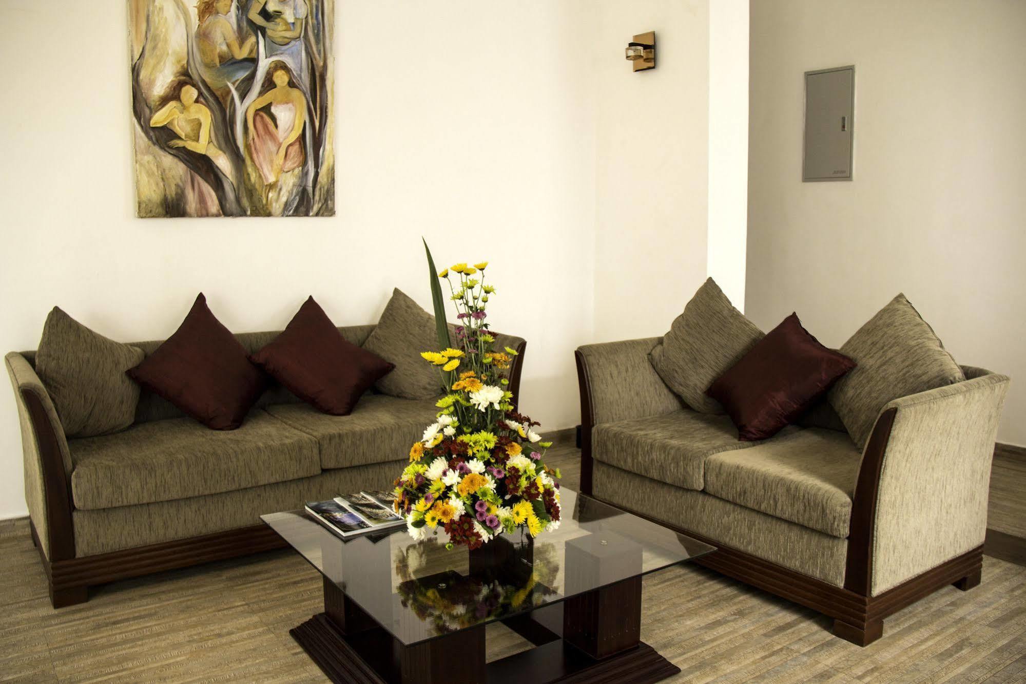 Hotel Ellen's Place à Colombo Extérieur photo